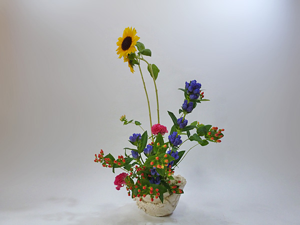 2013年8月15日木曜日、福島県郡山市・菅野草苑（かんのそうえん）教室で学ぶ秋元寛子さんの作品