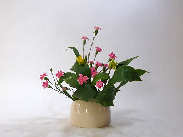 2013年5月2日木曜日、福島県郡山市・菅野草苑（かんのそうえん）教室で学ぶ本間草葵さんの作品