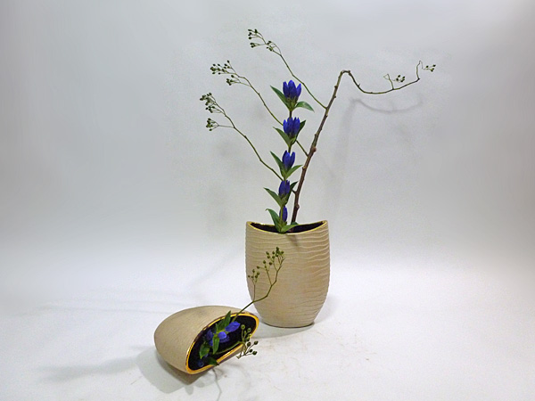 2013年10月10日木曜日、福島県郡山市・菅野草苑（かんのそうえん）教室で学ぶ円谷友子さんの作品