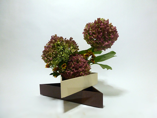 2014年11月3日月曜日、福島県郡山市・菅野草苑（かんのそうえん）教室で学ぶ根本流苑（和良）さんの作品