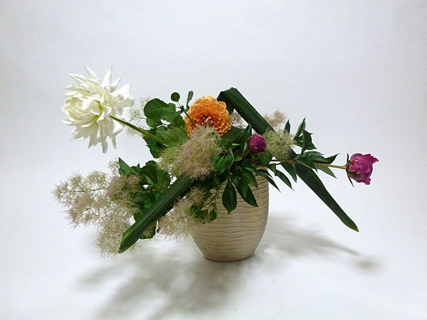 2015年7月2日木曜日、福島県郡山市・菅野草苑（かんのそうえん）教室で学ぶ根本流苑さんの作品