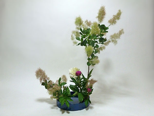 2015年6月23日火曜日、福島県郡山市・菅野草苑（かんのそうえん）教室で学ぶ谷村滋穂さんの作品