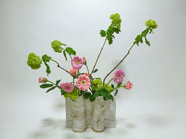 2015年5月21日木曜日、福島県郡山市・菅野草苑（かんのそうえん）教室で学ぶ根本流苑さんの作品