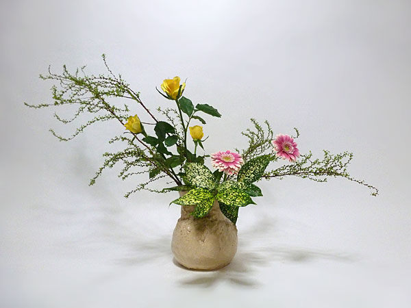 2016年4月5日火曜日、福島県郡山市・菅野草苑（かんのそうえん）教室で学ぶ遠山ハツ子さんの作品