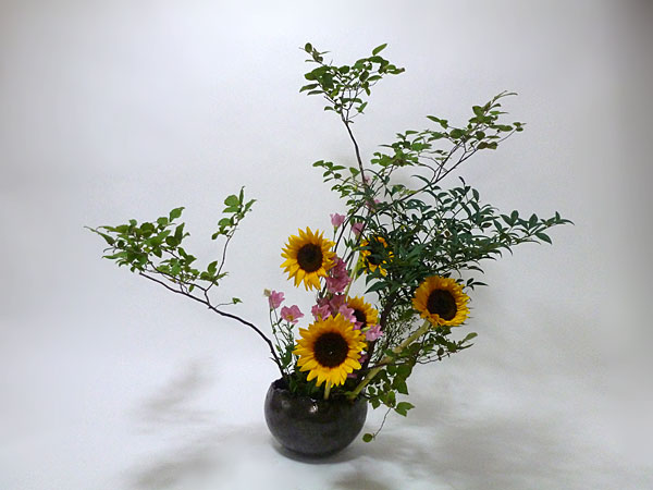 2016年8月15日月曜日、福島県郡山市・菅野草苑（かんのそうえん）教室で学ぶ遠山ハツ子さんの作品